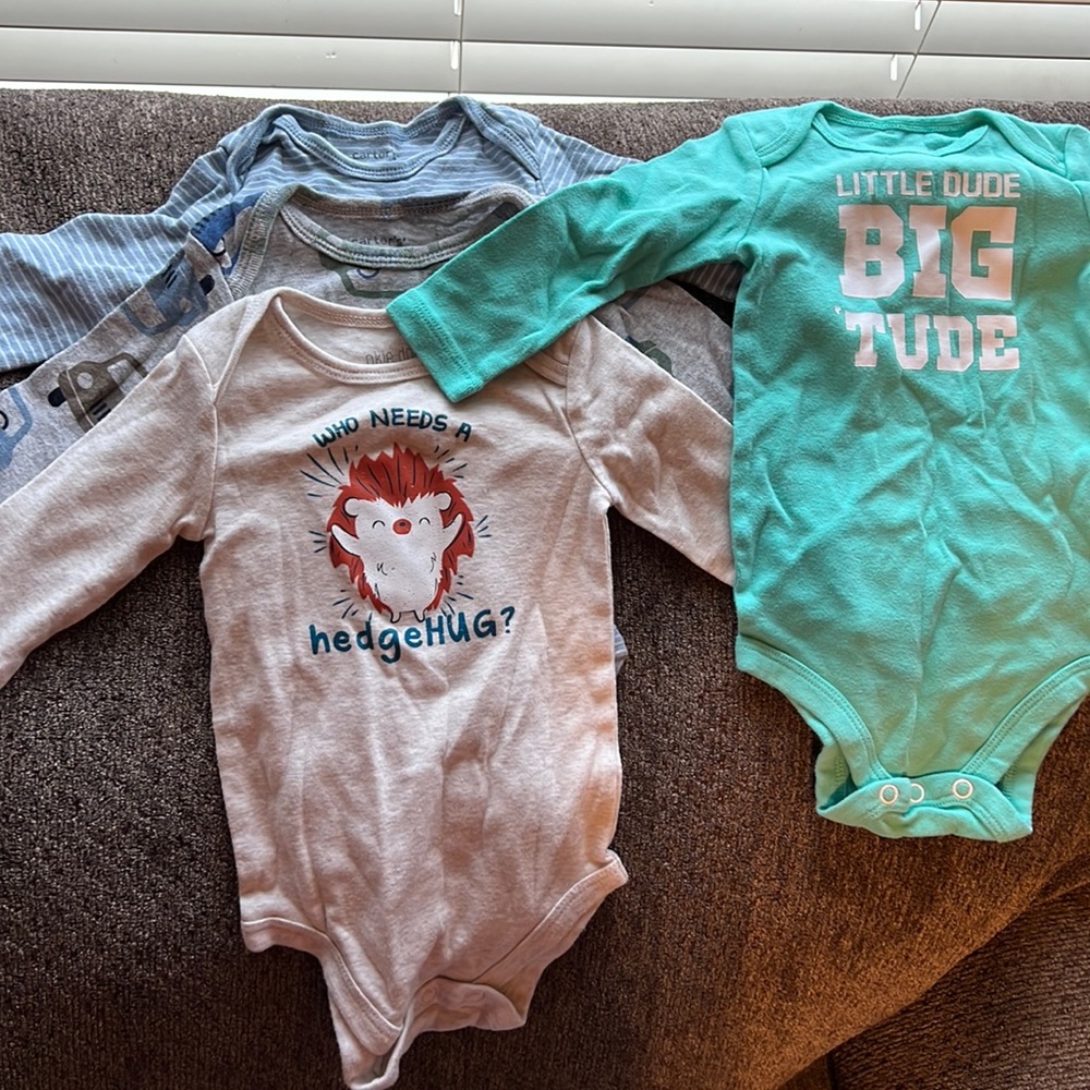 Long sleeve onesies (4)